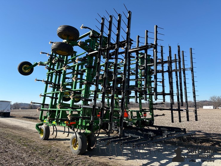 2013-john-deere-2210-image-7