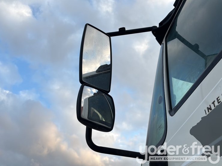 2007-international-7600-image-51