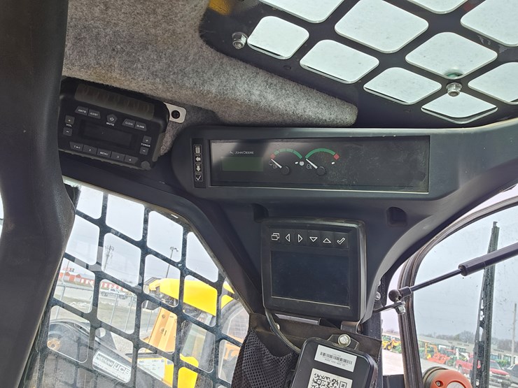 2018-deere-333g-image-11