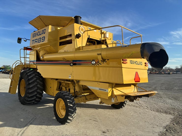 new-holland-tr89-image-7