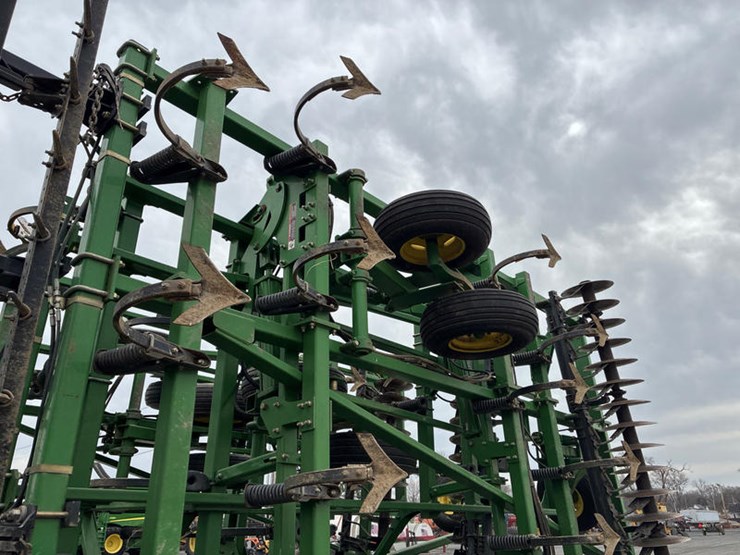 john-deere-2310-image-55