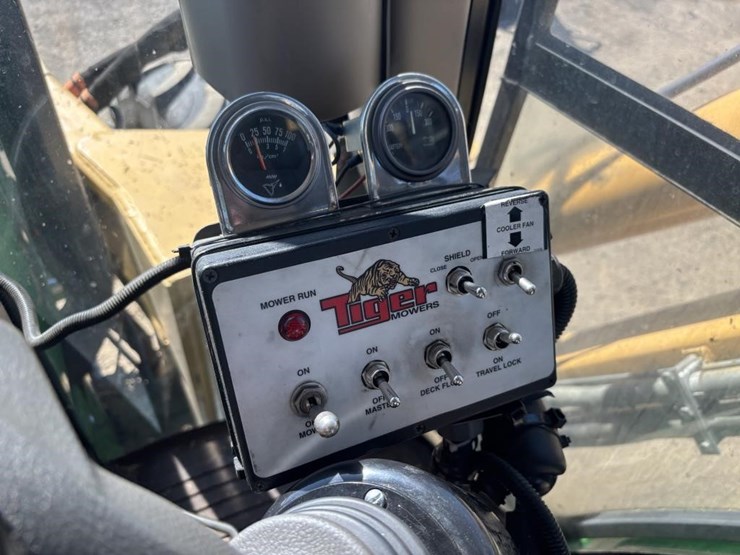 john-deere-7220-image-37