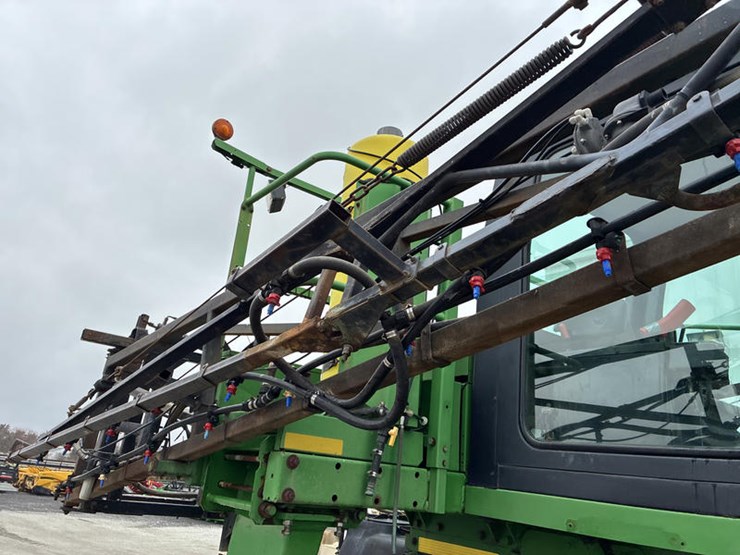 2000-john-deere-6700-image-17