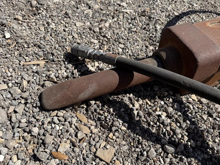 #68-•-b&d-fabricators-excavator-hydraulic-breaker-image-5