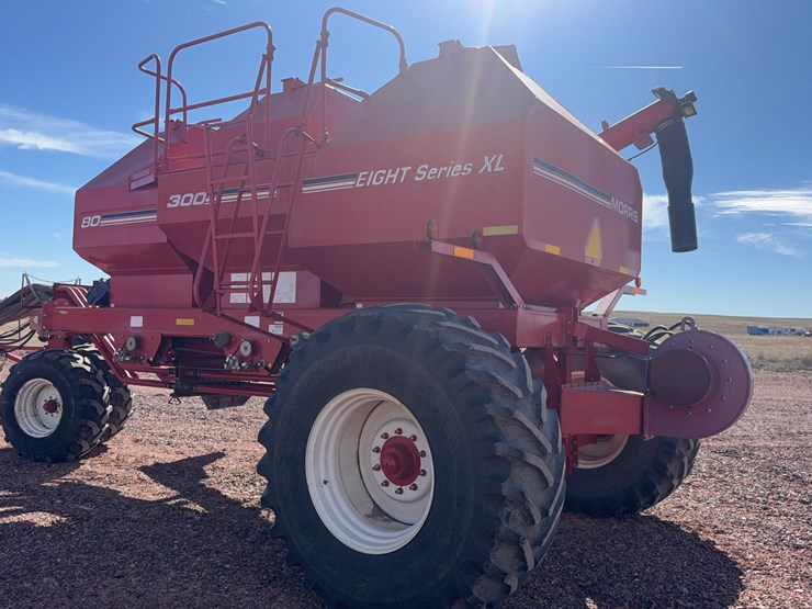 morris-contour-air-seeder-with-morris-8300-air-cart-image-9