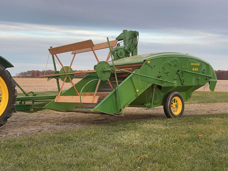 john-deere-no.-12a-pull-type-combine-image-1