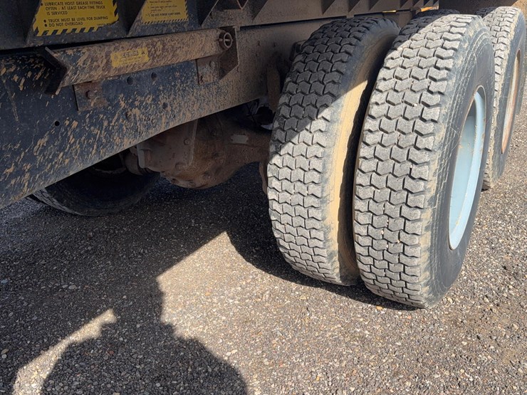 1983-ford-l800-image-11