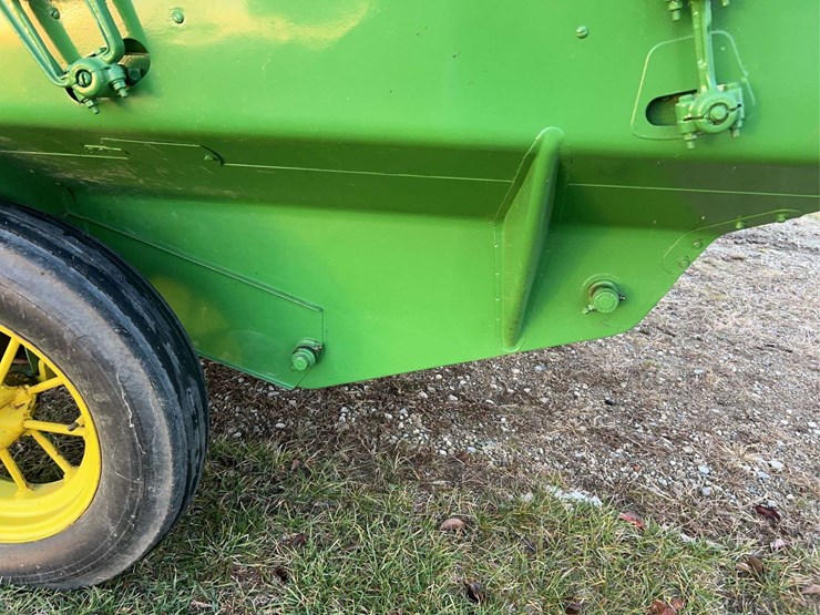 john-deere-no.-12a-pull-type-combine-image-52