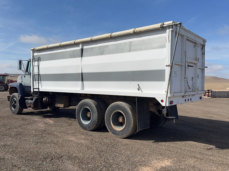 1983-ford-l800-image-3