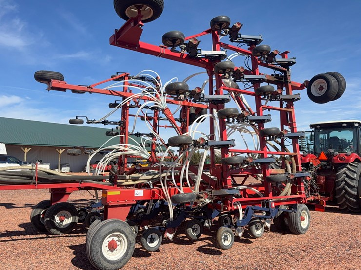 morris-contour-air-seeder-with-morris-8300-air-cart-image-4