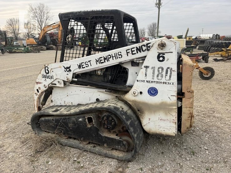 bobcat-t180-image-1