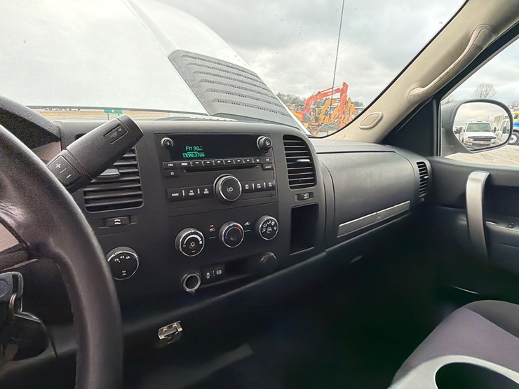 2014-chevrolet-2500-image-15