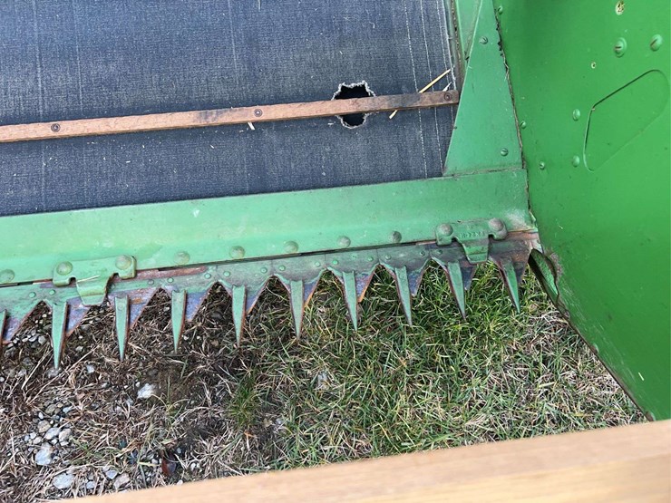 john-deere-no.-12a-pull-type-combine-image-66