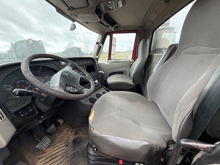 international-prostar-image-13