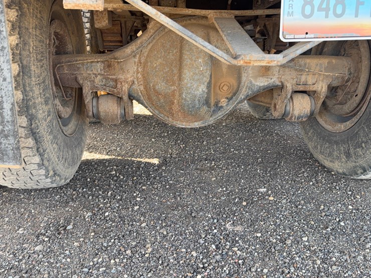 1983-ford-l800-image-13