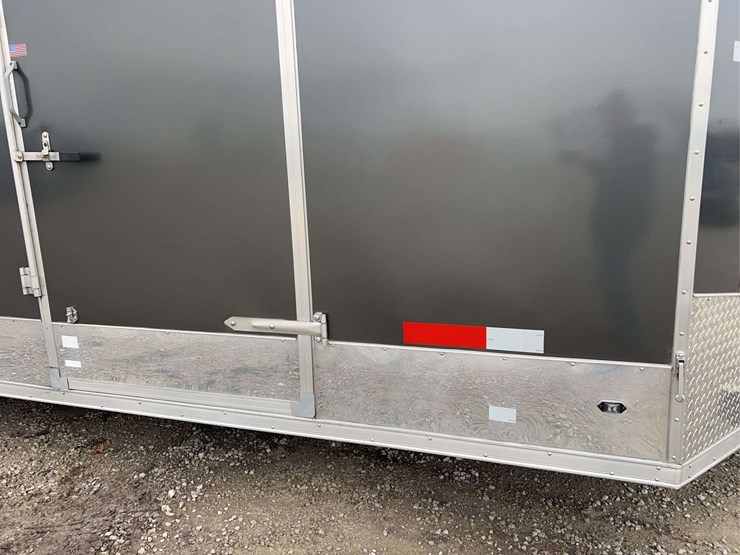 2016-stealth-viper-24'-enclosed-trailer-image-14