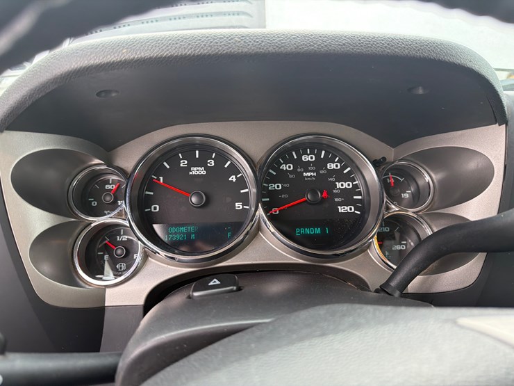 2014-chevrolet-2500-image-17