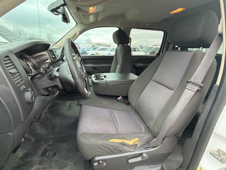 2014-chevrolet-2500-image-13