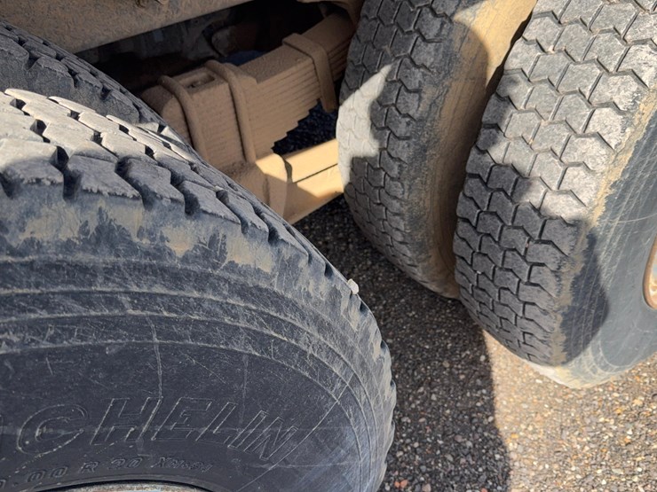 1983-ford-l800-image-12