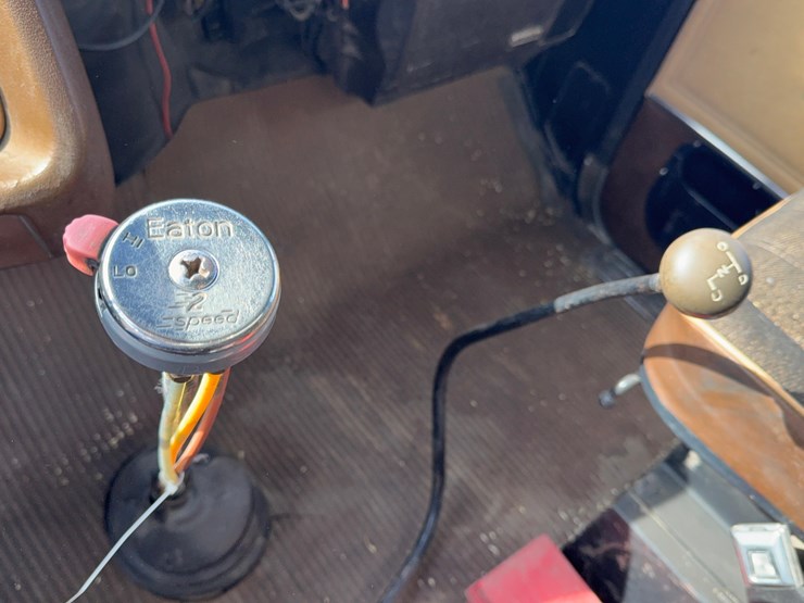 1983-ford-l800-image-24