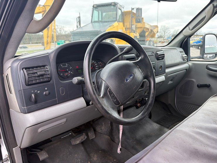 2006-ford-f450-xl-image-15