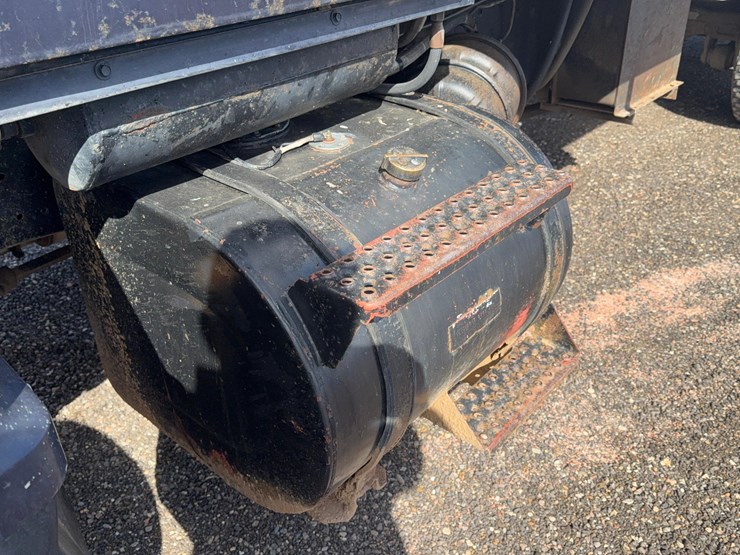 1983-ford-l800-image-9