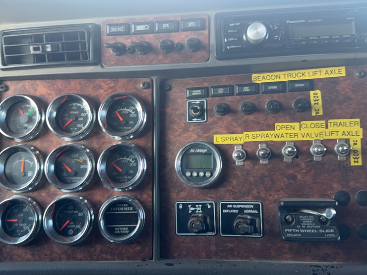 2004-kenworth-w900-image-42