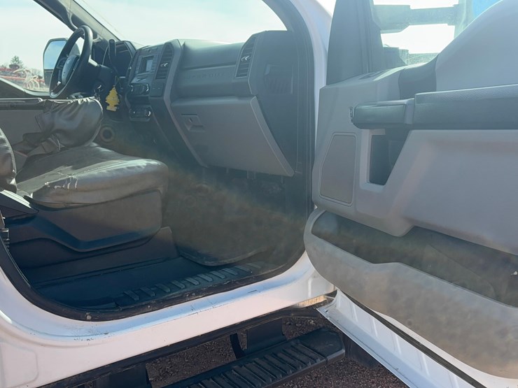 2017-ford-f550-image-12