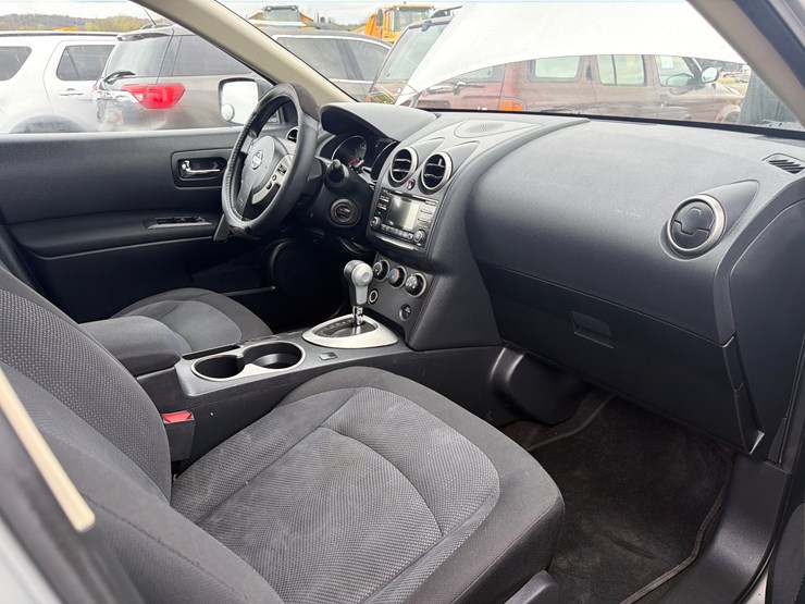 nissan-rogue-image-11