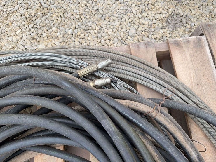 tractor-hydraulic-lines-and-lifting-cable-and-strap-image-7