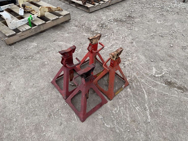 group-of-four-adjustable-red-jack-stands-image-2