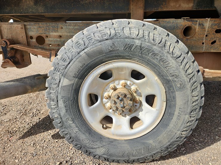 2009-gmc-3500-image-27