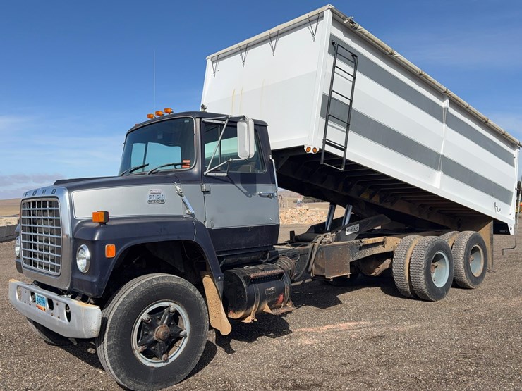 1983-ford-l800-image-34