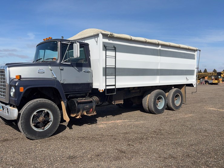 1983-ford-l800-image-1