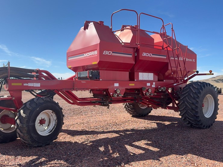 morris-contour-air-seeder-with-morris-8300-air-cart-image-10