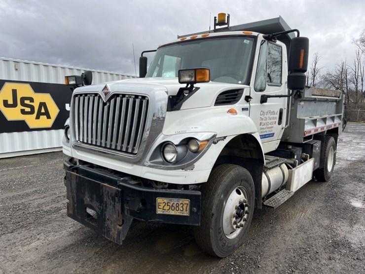 2013-international-7500-s/a-dump-truck-image-1