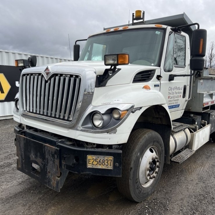 2013 International 7500 S/A Dump Truck