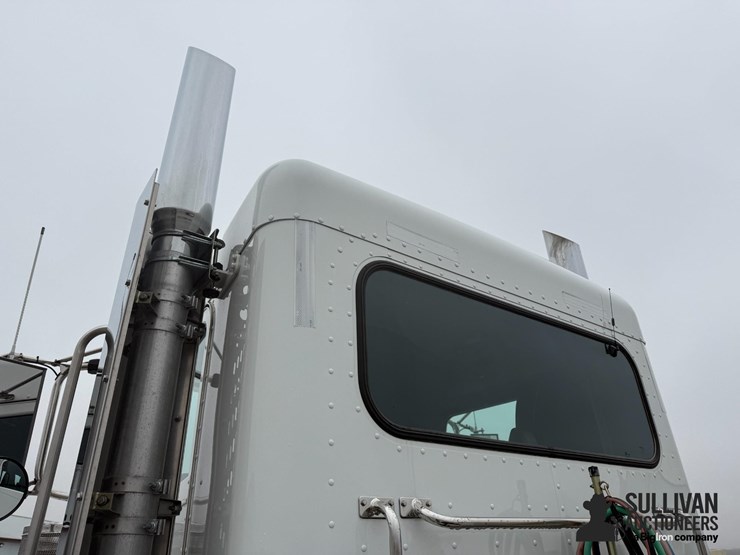 2024-peterbilt-389-image-17