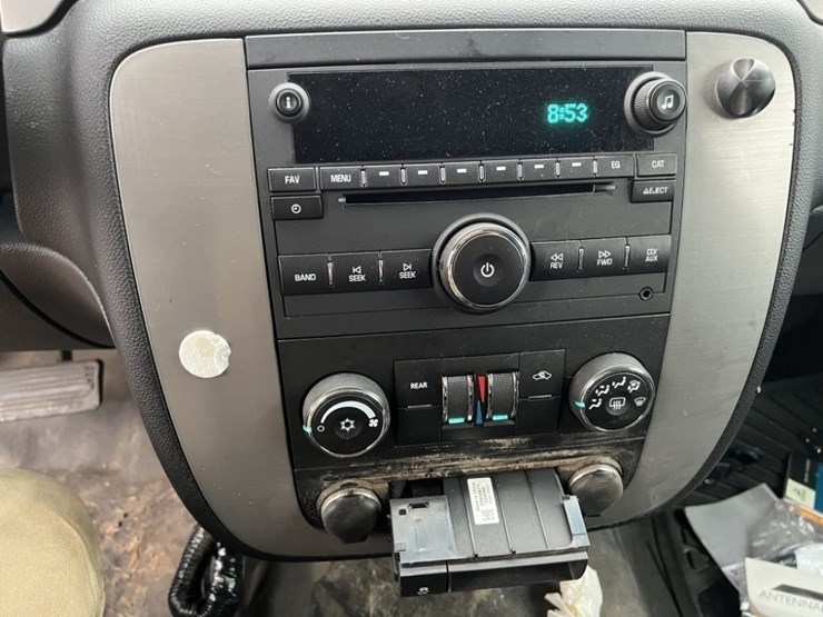 2014-chevrolet-tahoe-image-32