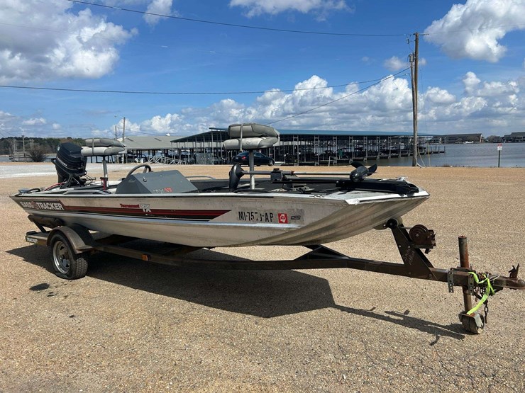 1988-bass-tracker-tx17-aluminum-bass-boat-image-2