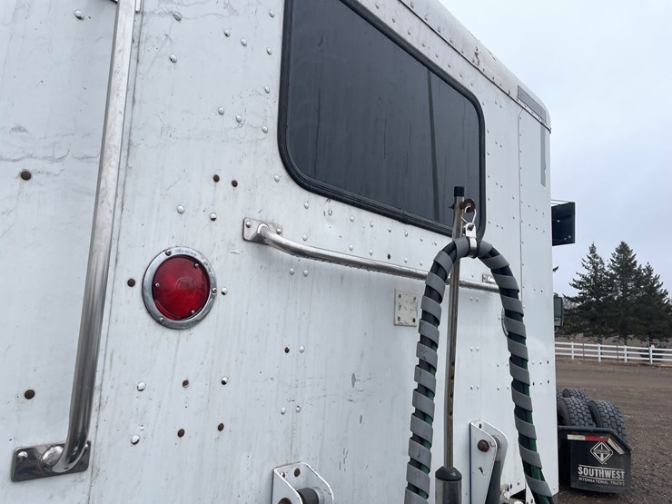 2007-peterbilt-379-image-10