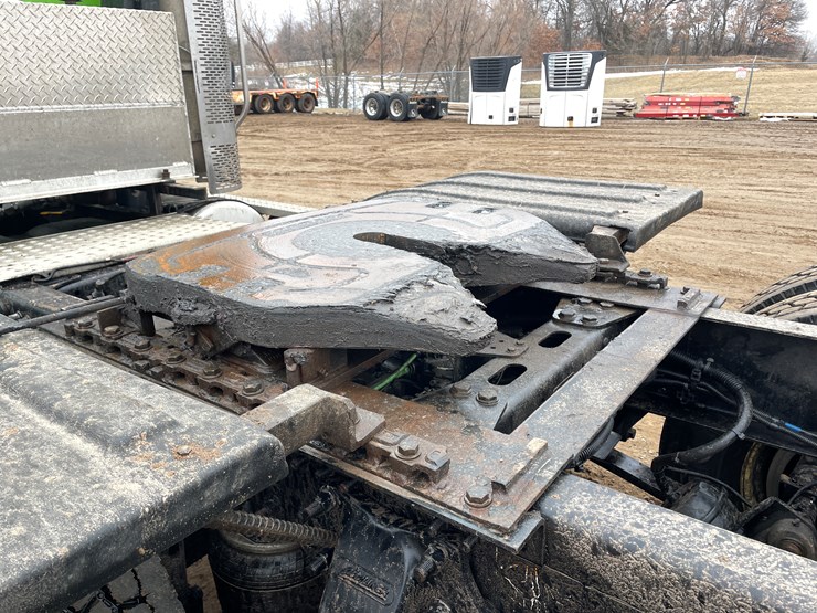 #1482-•-2009-freightliner-truck-tractor-(has-mn-title)-image-11