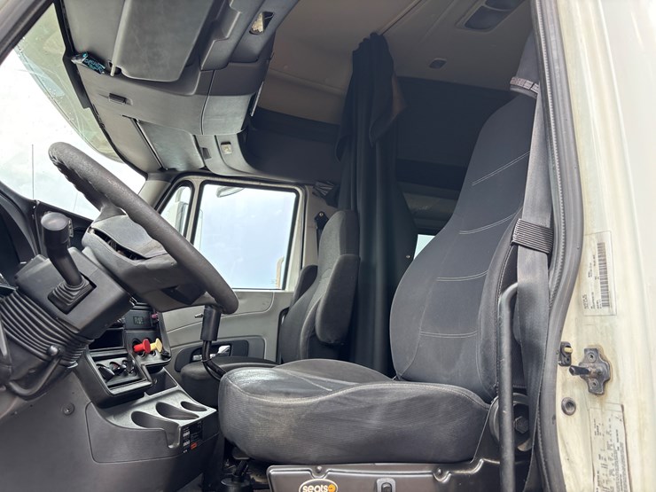 international-prostar-image-17