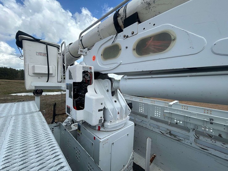 2016-freightliner-m2-106-image-30