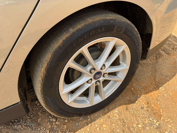 2015-ford-focus-se-4-door-sedan---218,350-miles-image-23