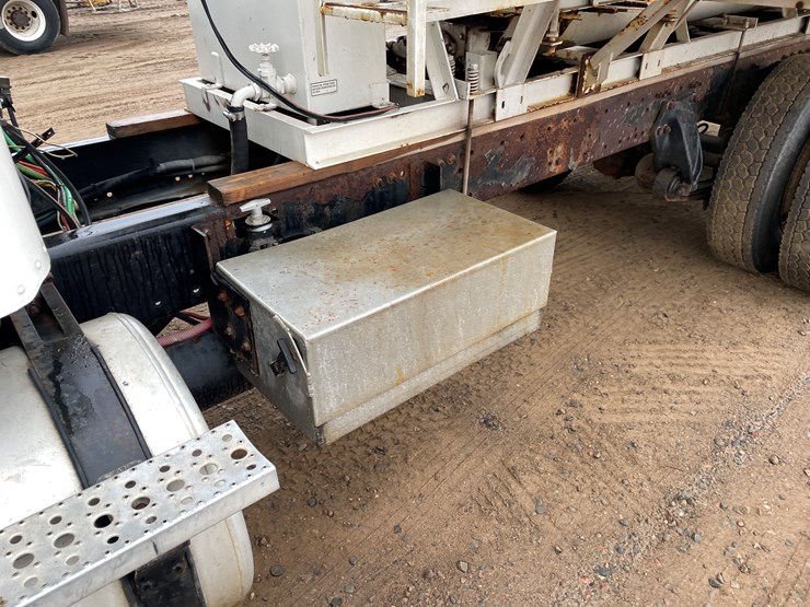 #1038-•-2005-freightliner-grain-truck-(has-mn-title)-image-19