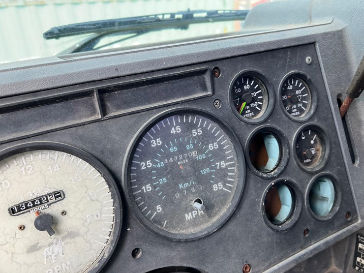 1999-mack-ch613-image-12