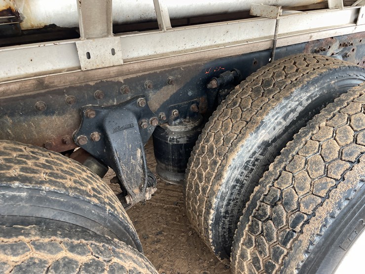 #1038-•-2005-freightliner-grain-truck-(has-mn-title)-image-38