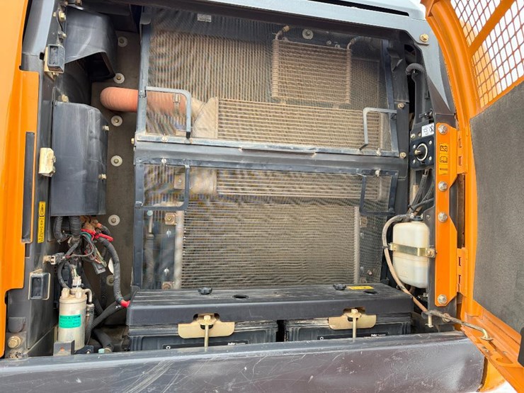 case-cx210d-image-52