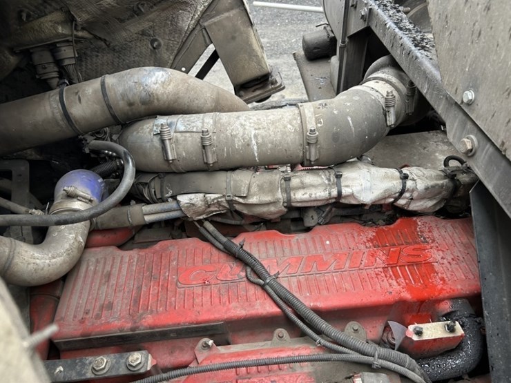 2014-peterbilt-320-image-50